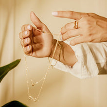 Lade das Bild in den Galerie-Viewer, Infinity Halskette mit Herz jouelei