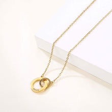 Lade das Bild in den Galerie-Viewer, Halskette mit zwei gravierten umschlungenen Ringen jouelei