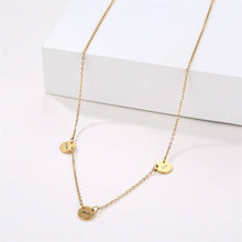 Lade das Bild in den Galerie-Viewer, LOANYA Halskette mit drei personalisierten Coins Loanya