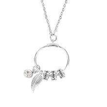 Lade das Bild in den Galerie-Viewer, LOANYA Kreisanhänger-Kette mit personalisierten Namenskreisen jouelei Silber 45 cm Grün