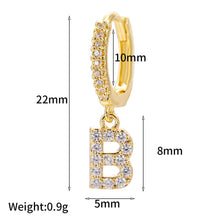 Lade das Bild in den Galerie-Viewer, Ohrring "Zirkonia" mit Buchstaben jouelei