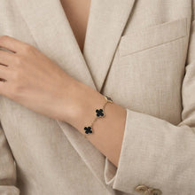 Lade das Bild in den Galerie-Viewer, Klee Armband mit Gravur Bracelet Loanya 
