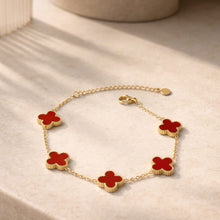 Lade das Bild in den Galerie-Viewer, Klee Armband mit Gravur Bracelet Loanya Gold Rot 
